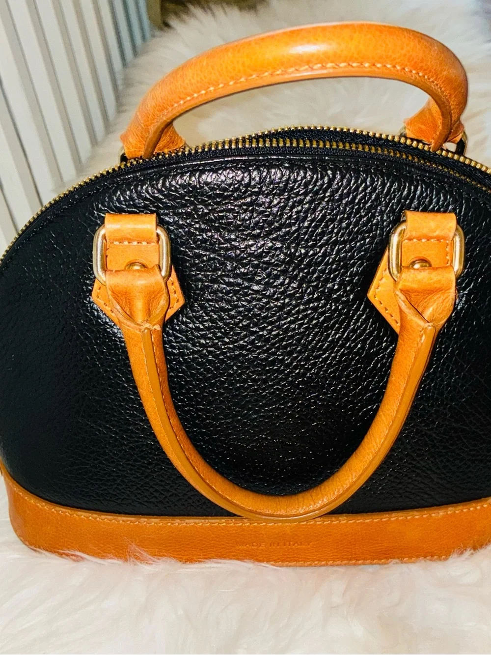 Divina Firenze handbag is crafted from black pebbled leather Made in Italy.